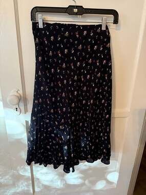 Nathalie Seaver Boutique L-Flip Skirt in All Season Ditsy Floral Print